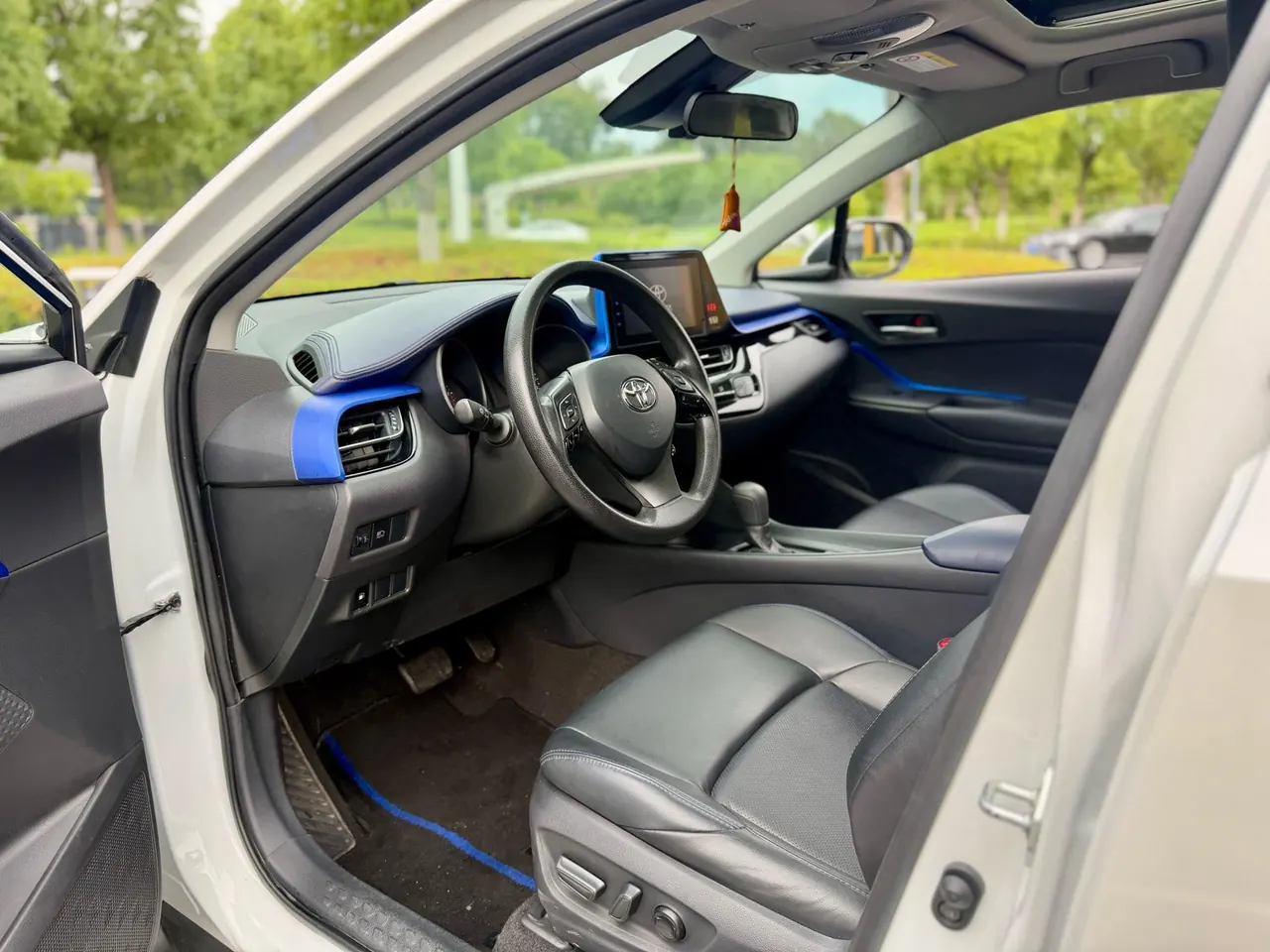 Toyota 2022 C- HR 2.0 stepless leading version of automatic gear 4