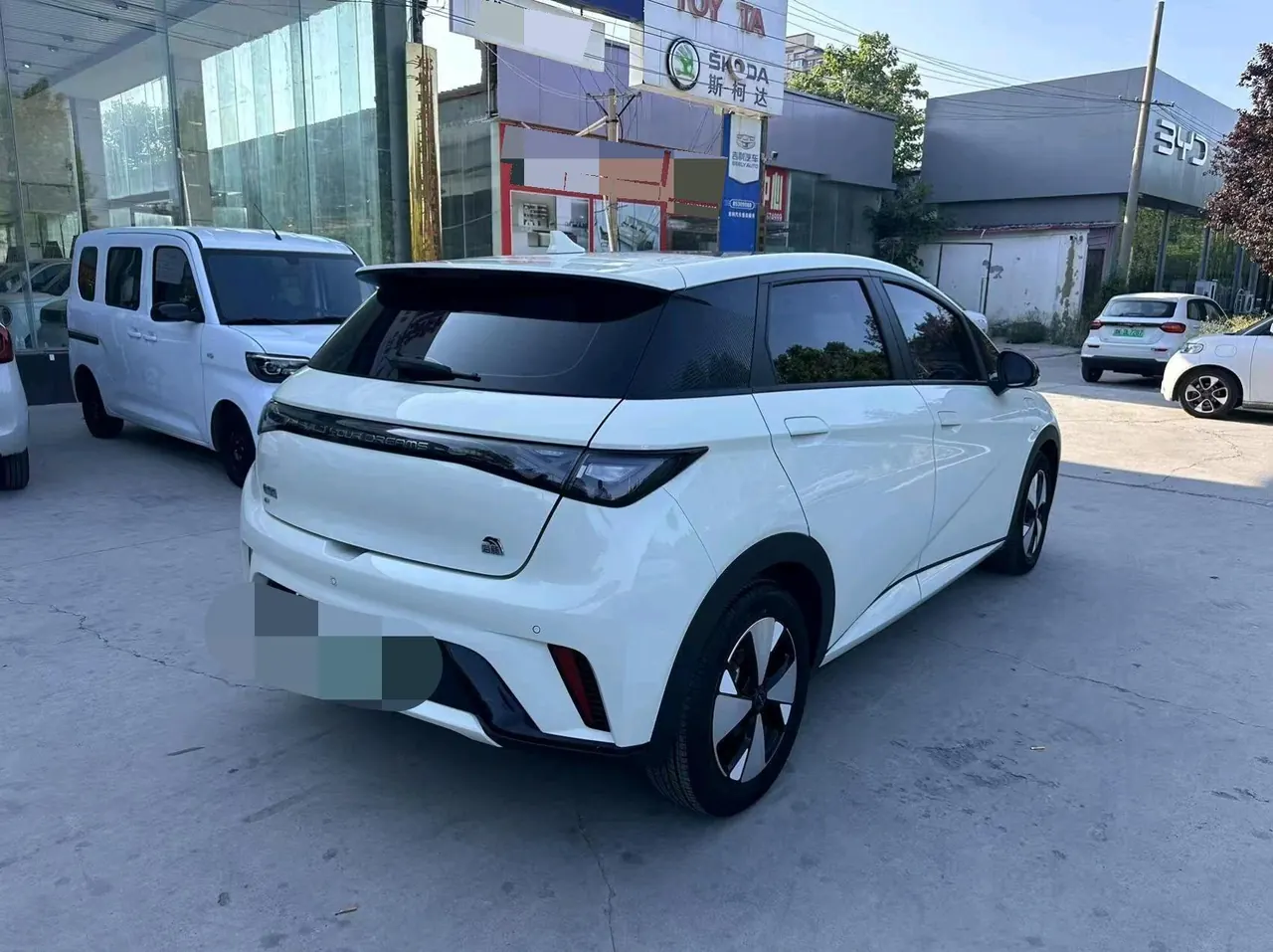 BYD 2023 Dolphin 420km Fashion Edition Automatic - View 1