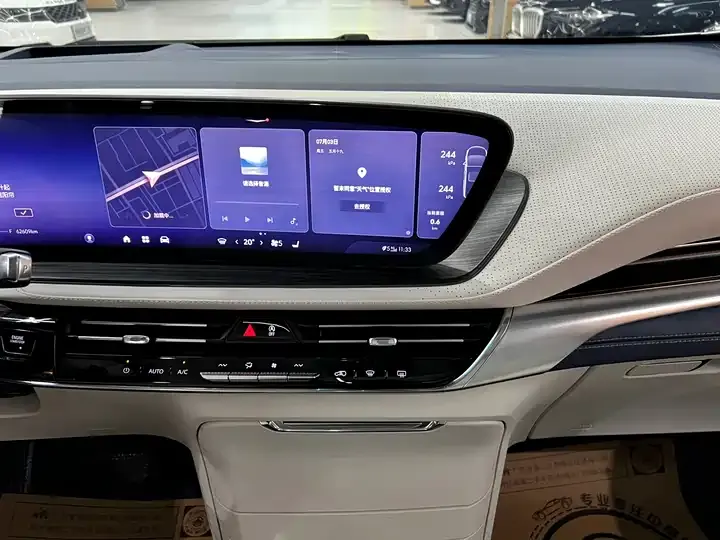 Century 2023 2.0T Six-seat World Edition 8