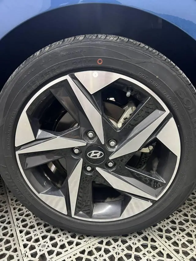 Hyundai 2021 Elantra -3-compartment 1.5 stepless LUX premium automatic gear 10