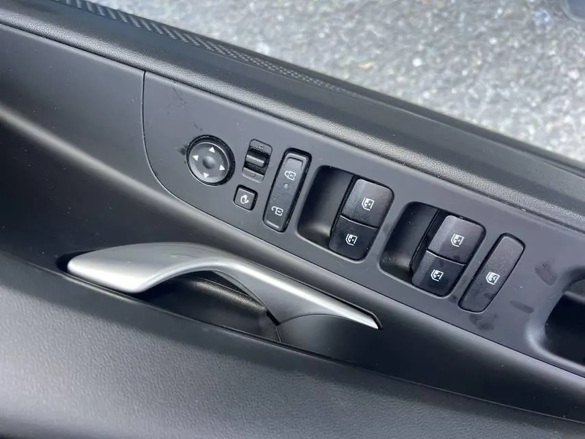Hyundai 2021 Elantra -3-compartment 1.5 stepless LUX premium automatic gear 11