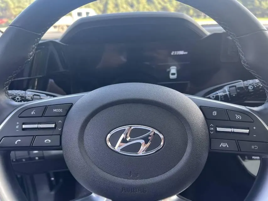 Hyundai 2021 Elantra -3-compartment 1.5 stepless LUX premium automatic gear 14