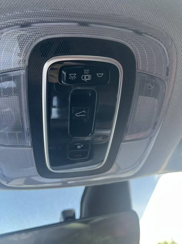 Hyundai 2021 Elantra -3-compartment 1.5 stepless LUX premium automatic gear 16
