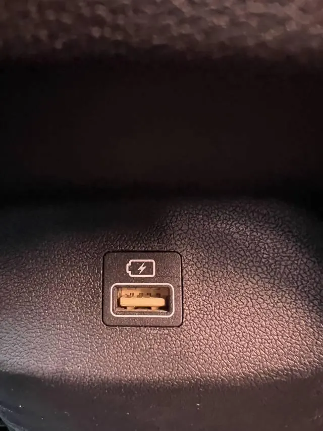 Hyundai 2021 Elantra -3-compartment 1.5 stepless LUX premium automatic gear 18