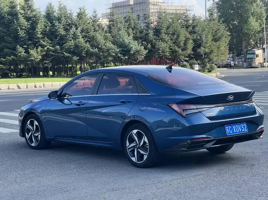 Hyundai 2021 Elantra -3-compartment 1.5 stepless LUX premium automatic gear 4