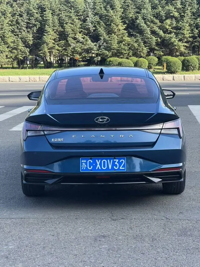 Hyundai 2021 Elantra -3-compartment 1.5 stepless LUX premium automatic gear 5