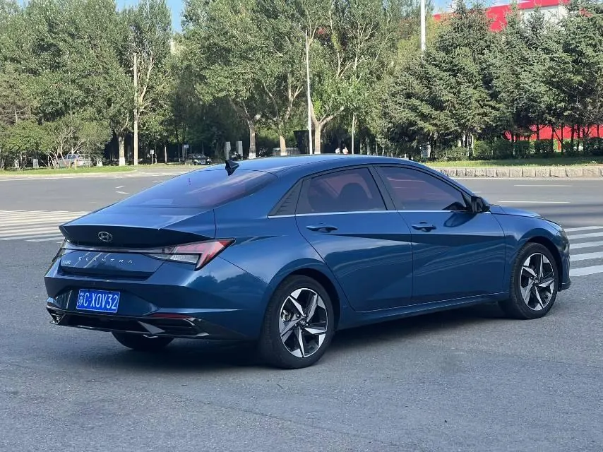 Hyundai 2021 Elantra -3-compartment 1.5 stepless LUX premium automatic gear 6