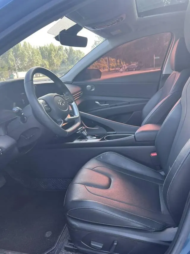 Hyundai 2021 Elantra -3-compartment 1.5 stepless LUX premium automatic gear 7