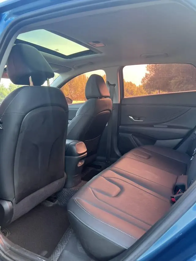 Hyundai 2021 Elantra -3-compartment 1.5 stepless LUX premium automatic gear 8