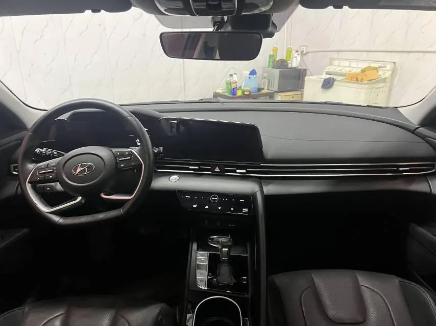 Hyundai 2021 Elantra -3-compartment 1.5 stepless LUX premium automatic gear 9