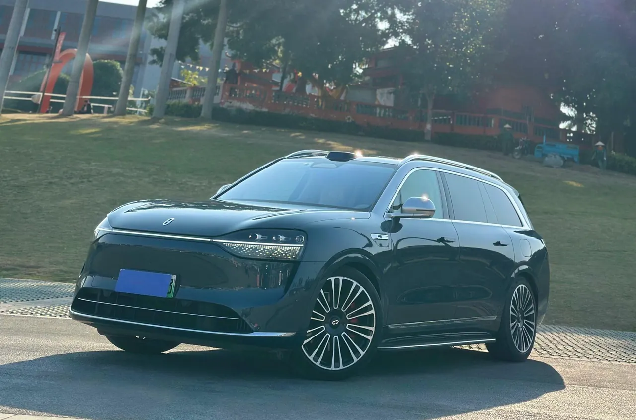 AITO 2024 AITO M9 extended range Ultra 42kWh automatic gear - View 1