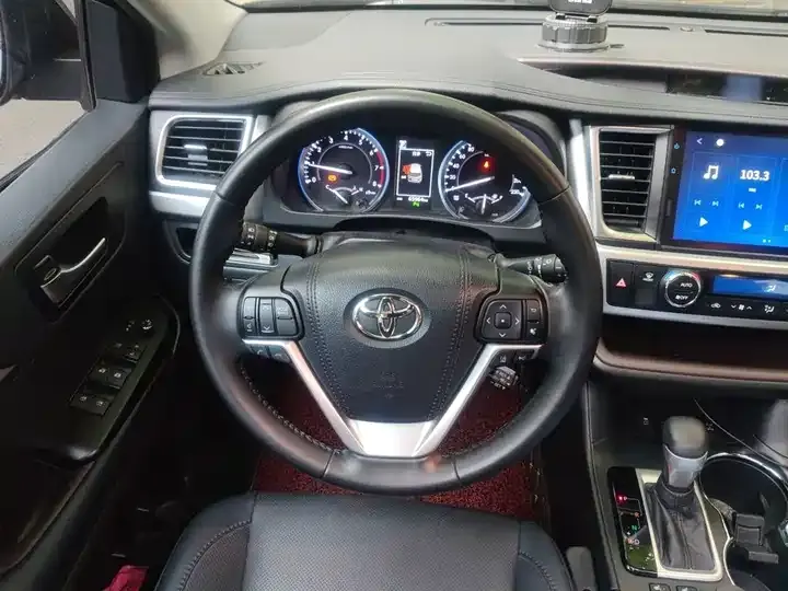 Highlander 2018 2.0T 4-wheel drive distinguished edition 7-seat country VI 3