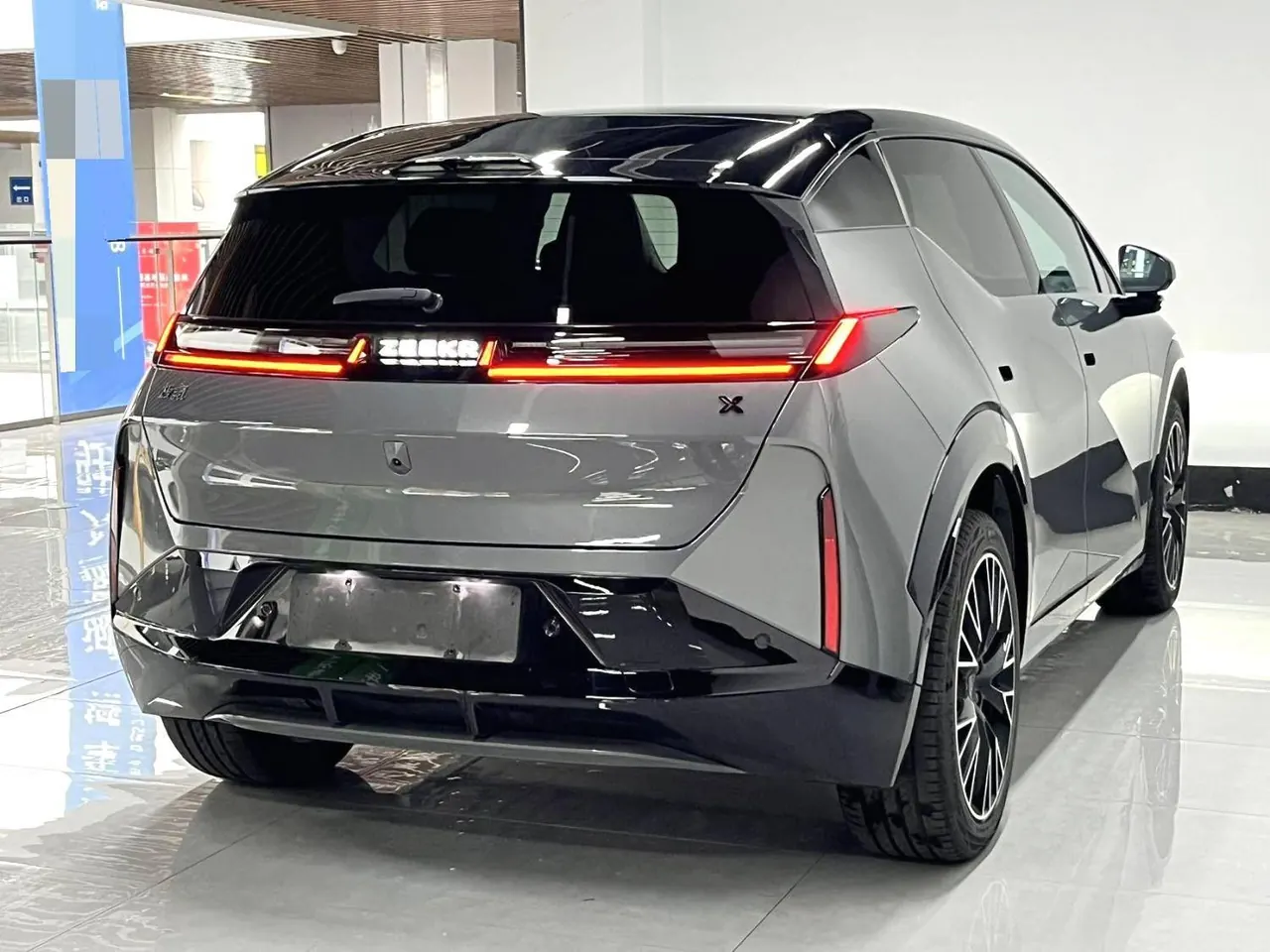 Zeekr 2025 Zeekr X five-seat four-wheel drive sports version automatic gear 12