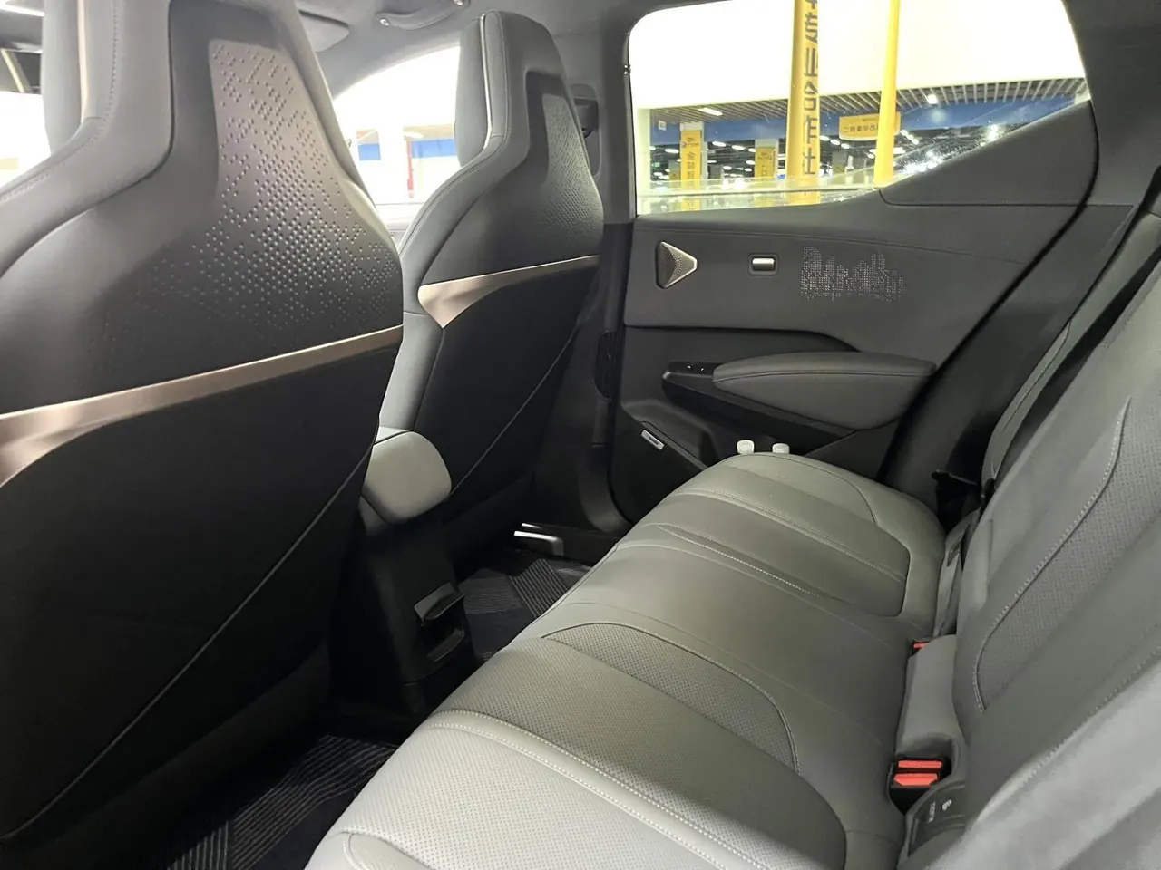 Zeekr 2025 Zeekr X five-seat four-wheel drive sports version automatic gear 6