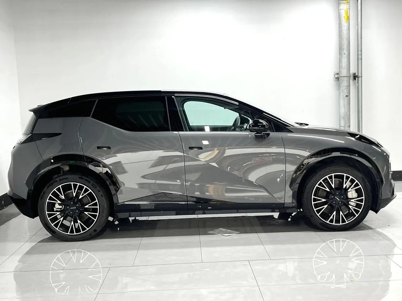Zeekr 2025 Zeekr X five-seat four-wheel drive sports version automatic gear 9