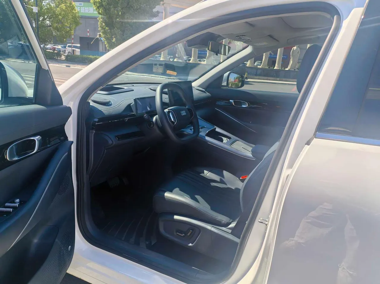 Geely Galaxy 2024 E 5 530km Discovery Edition Automatic Gear 3