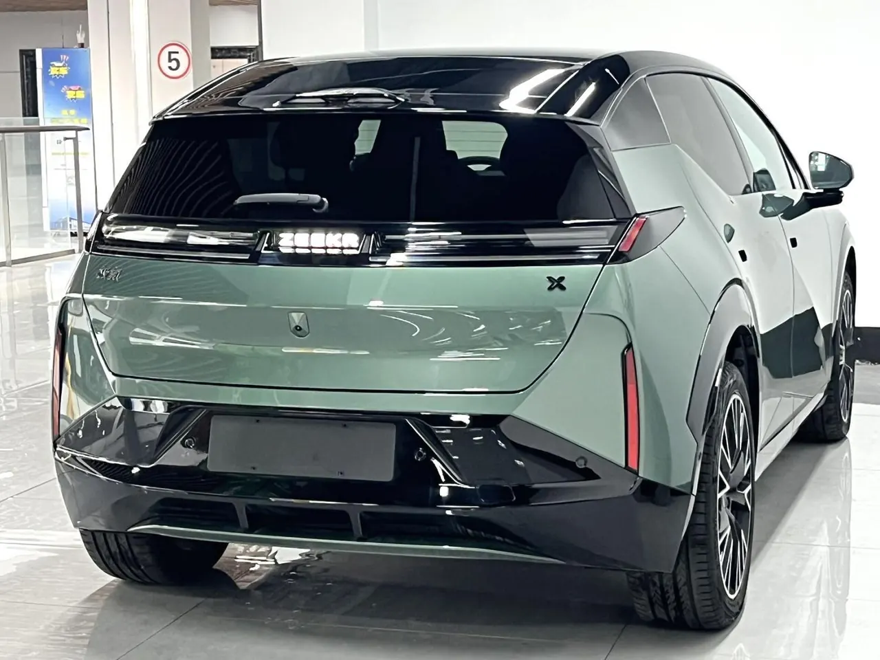 Zeekr 2025 Zeekr X five-seat four-wheel drive sports version automatic gear 10