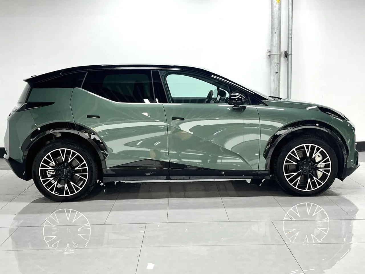 Zeekr 2025 Zeekr X five-seat four-wheel drive sports version automatic gear 5