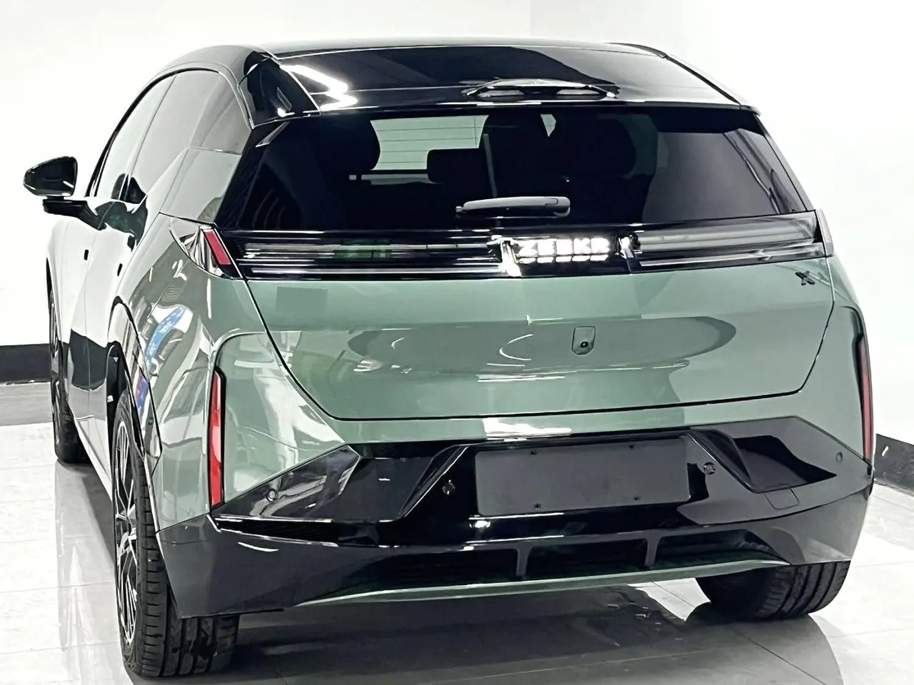 Zeekr 2025 Zeekr X five-seat four-wheel drive sports version automatic gear 8