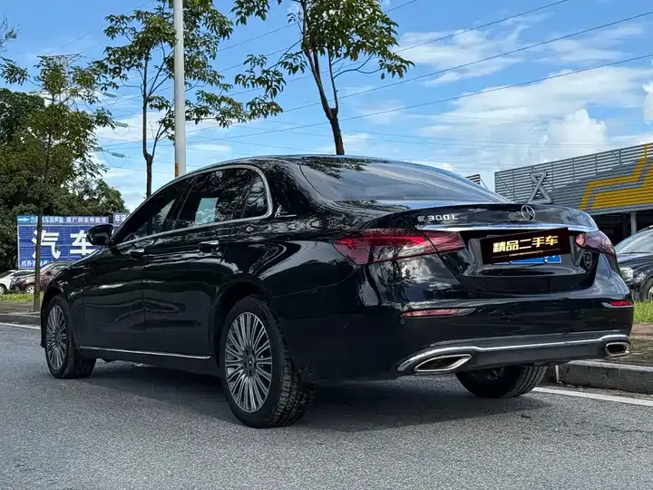 Mercedes Benz E-Class 2022 to E 300 L Fashion 2
