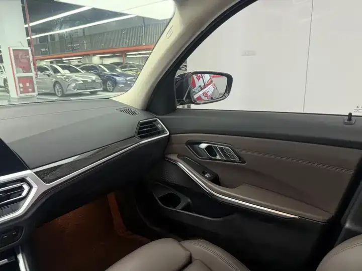 BMW 3 Series 2021 325Li M Sports Suit 10