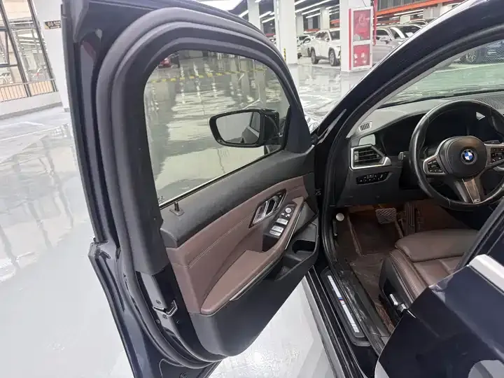 BMW 3 Series 2021 325Li M Sports Suit 7