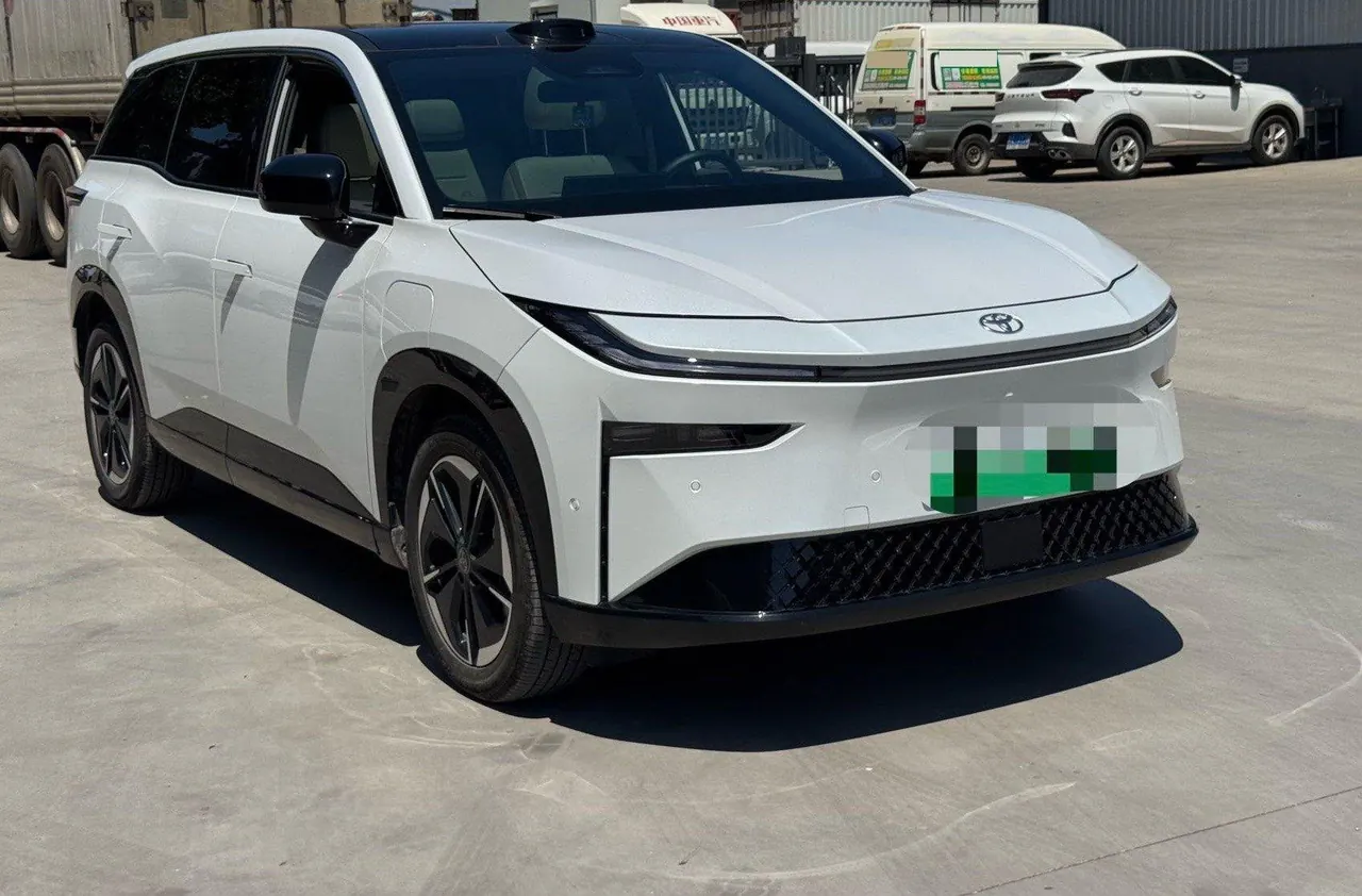 Toyota 2025 Platinum Intelligence 3X 520 Pro Advanced Intelligence Driving Edition Automatic Gear - View 1