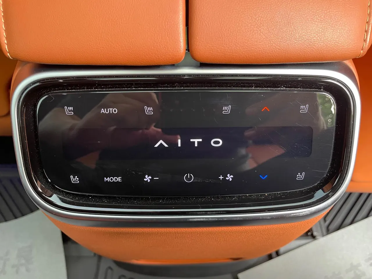 AITO 2024 AITO M7 Smart Drive Four-wheel Drive Pro Edition 6-seat Automatic Gear 18