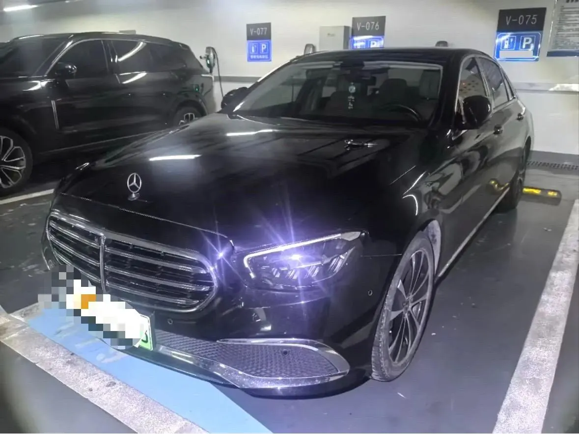 Открыть галерею: Mercedes Benz Class E New Energy 2022 E 350 e L 2.0T Automatic Gear