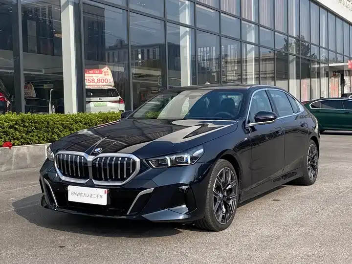 BMW 5 Series 2025 530Li Exclusive M Sports Suit - View 1