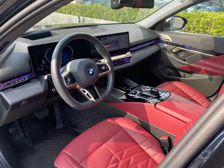 BMW 5 Series 2025 530Li Exclusive M Sports Suit 10