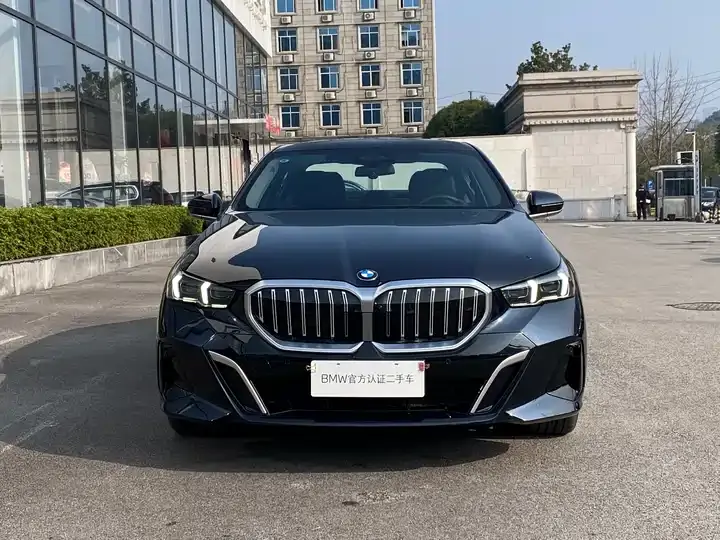 BMW 5 Series 2025 530Li Exclusive M Sports Suit 2