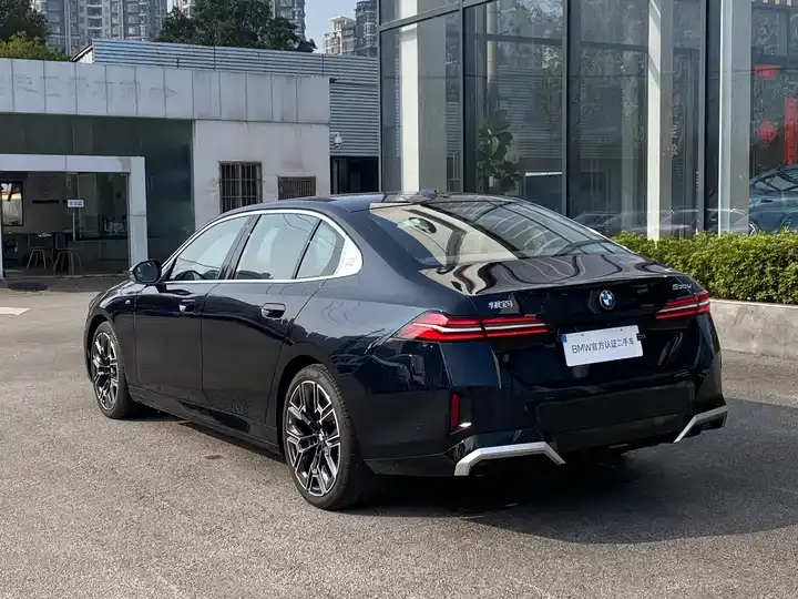 BMW 5 Series 2025 530Li Exclusive M Sports Suit 6