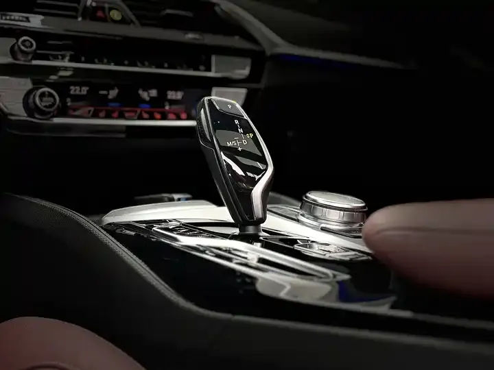 BMW 5 Series 2022 530Li Exclusive M Sports Suit 4