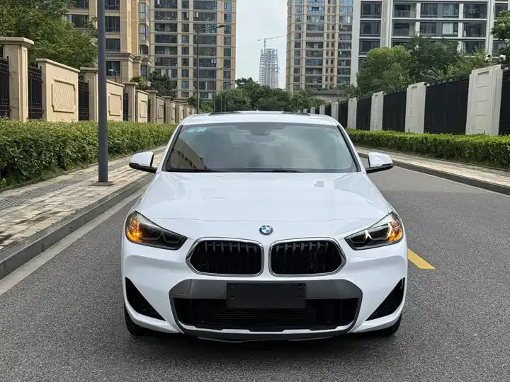 BMW X2 2020 sDrive25i leading M sports suit 2