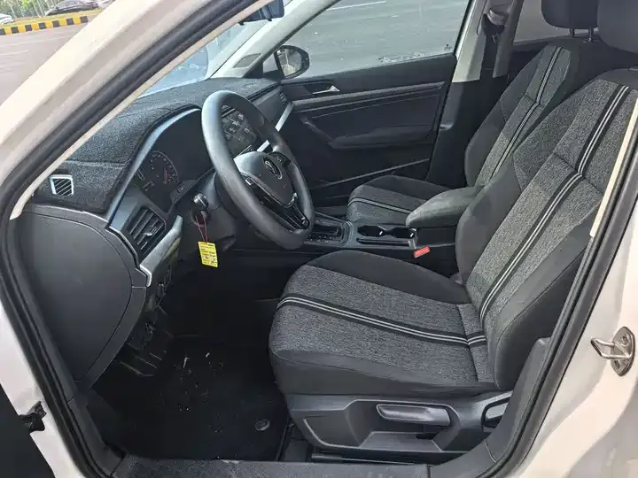 Langyi 2022 1.5L Automatic Fashion Edition 6