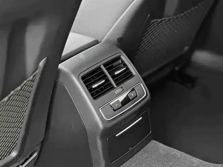 Audi A4L 2020 model 40 TFSI Luxury Dynamic Edition 12