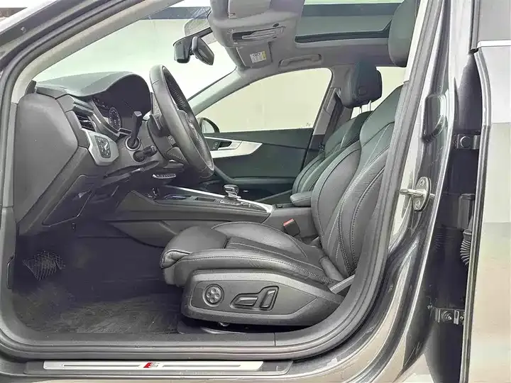 Audi A4L 2020 model 40 TFSI Luxury Dynamic Edition 6