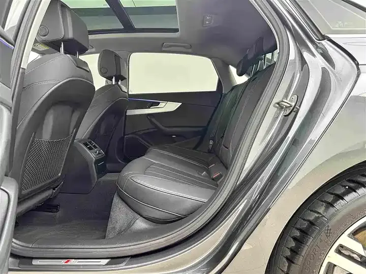 Audi A4L 2020 model 40 TFSI Luxury Dynamic Edition 7