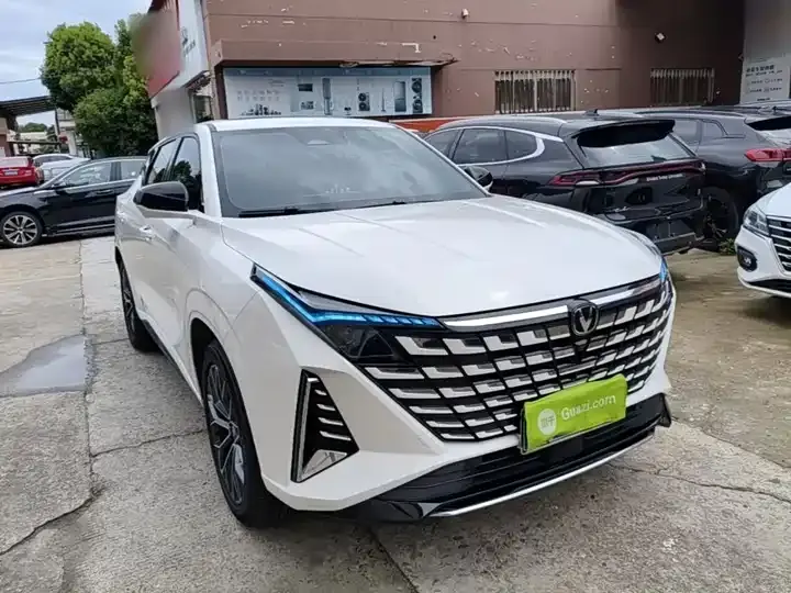 ChangAn UNI-Z 2025 1.5T Luxury Model 4