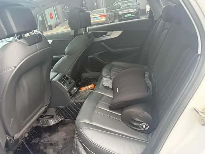Audi A4L 2023 40 TFSI Deluxe Dynamic 6