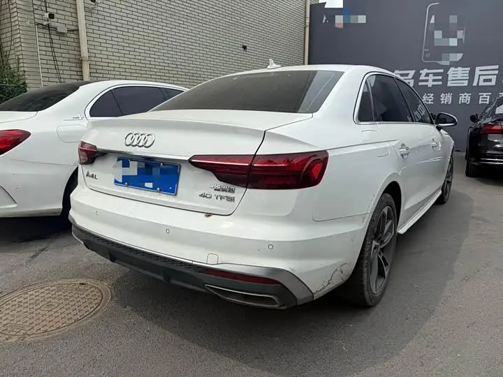 Audi A4L 2023 40 TFSI Deluxe Dynamic 8