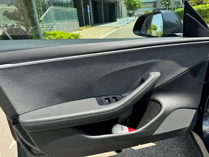 Model 3 2023 rear-wheel drive version 4