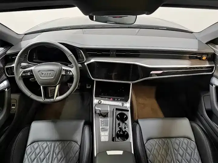 Audi A6L 2025 45 TFSI quattro Selected Dynamic Type 10