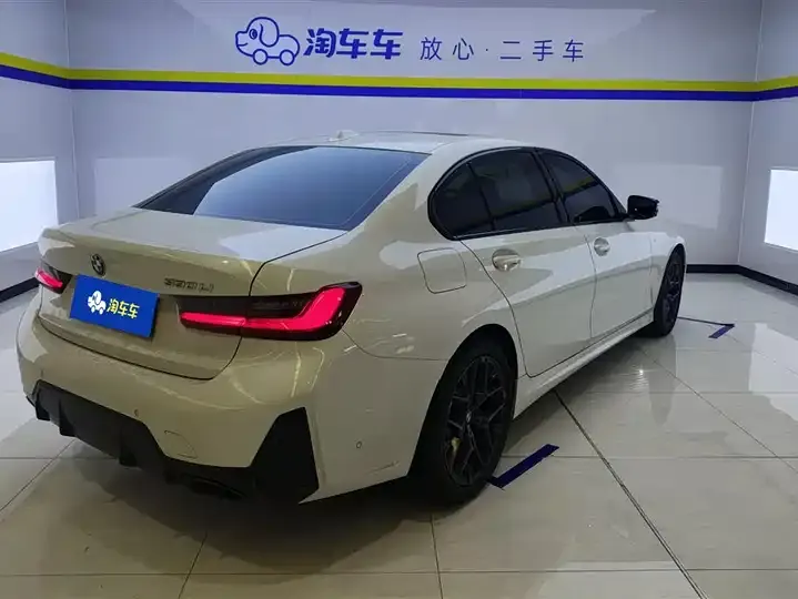 BMW 3 Series 2025 330Li Exclusive M Sports Obsidian Night Suit 3