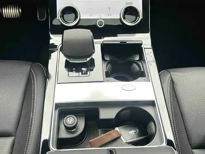 Range Rover Star Vein 2021 P250 Studded Black Collector's Edition 6