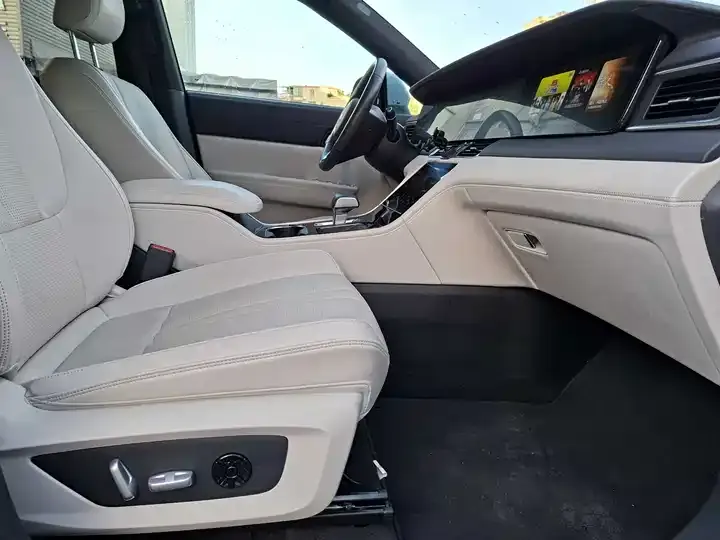 Li ONE 2020 extended 6-seat version 10
