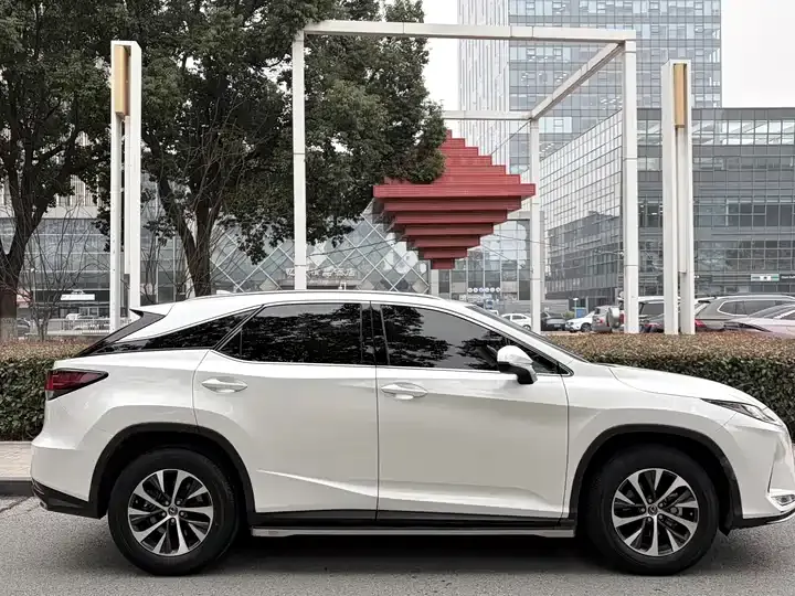 Lexus RX 2020 facelift 15000.00g Drive Elite Edition 4