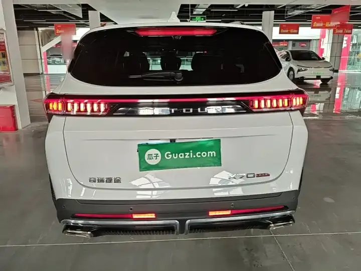 Jetour X70 PLUS 2025 1.5T Deluxe Surging Edition 5 6
