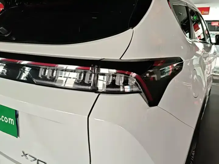 Jetour X70 PLUS 2025 1.5T Deluxe Surging Edition 5 8